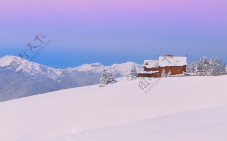 雪地里的房子图片