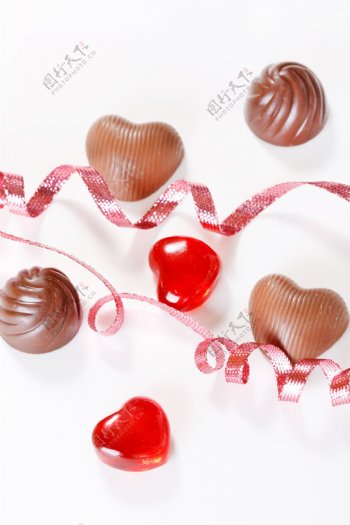 情人节巧克力爱心红心丝带图片
