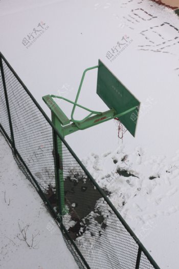 雪后球场图片