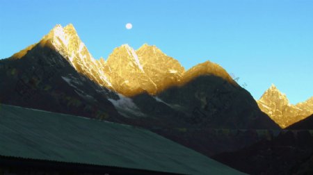 在清晨8股票视频阿玛达布朗峰喜马拉雅山