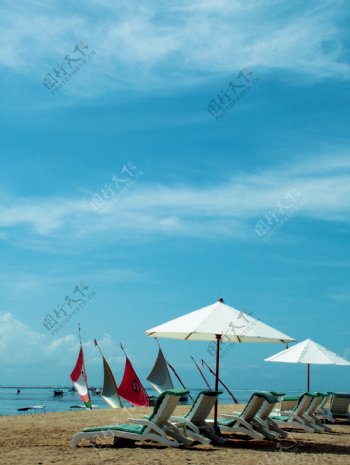 夏日风光风情海海边椰树风景渡假假日游玩享受海滩蓝天海水轻松墨镜自由
