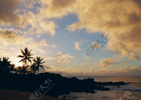乌云海岛风情旅游观光沙滩风情海边椰树异国风情