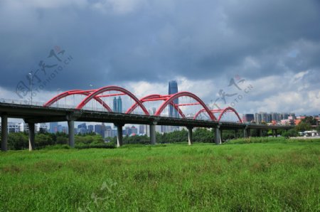 深圳洪湖公园外景高架桥图片