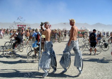 诺北干湖底火人艺术节又名燃烧的男人节BurningMan半人半兽图片