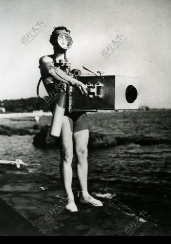 最早期的潜水相机装备图片