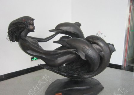 海豚美女雕塑图片