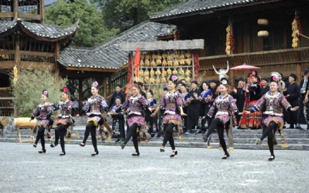 西江苗寨歌舞表演图片