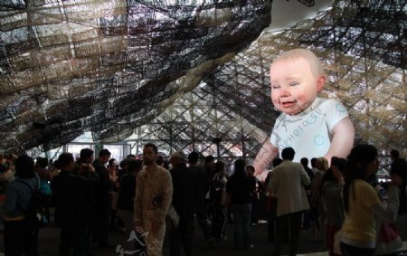 上海世博会西班牙馆内景巨型娃娃图片