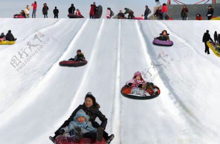 滑雪场景图片