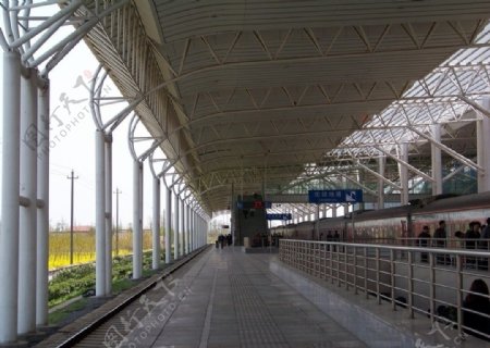 盐城火车站站台图片