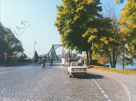 欧式桥建筑远景图片