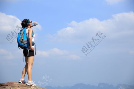 户外运动娱乐活动登山图片