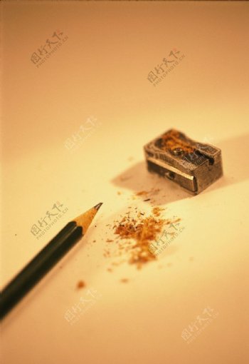 铅笔与卷笔刀图片