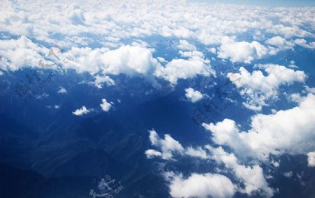 飞机俯瞰云海图片