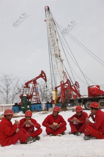 石油工人图片