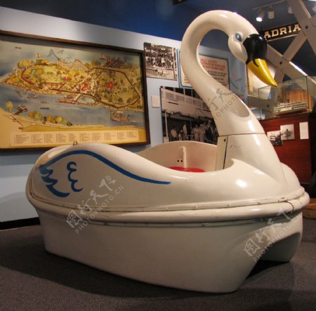 天鹅船艇脚踏船样品小船交通工具游览公园设备图片
