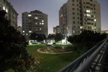 住宅小区夜景图片