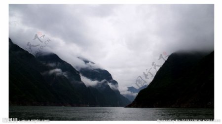三峡云雾图片