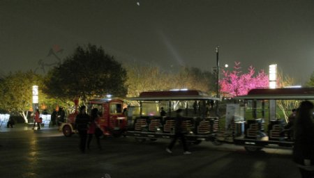 景区夜景交通浏览车图片