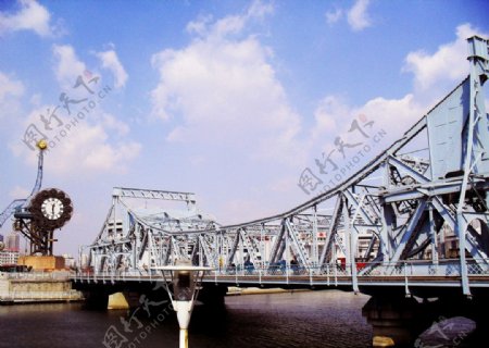 金钢桥图片