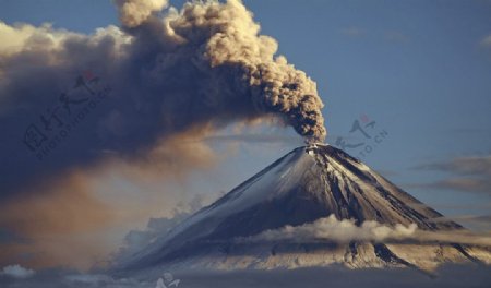 唯美火山喷发图片