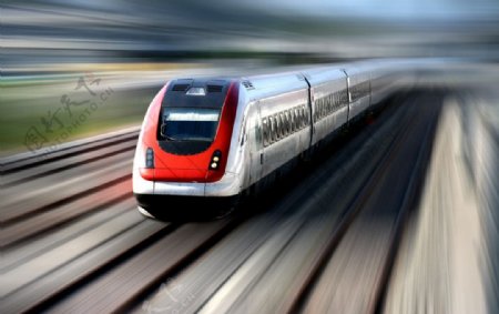 高速行驶的火车高清图图片