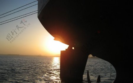 船厂夕阳图片