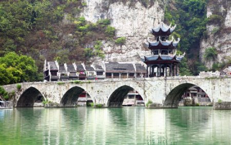 江上石桥图片