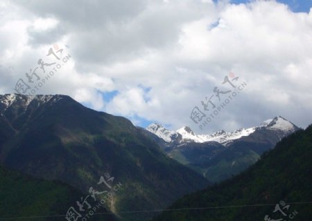 川藏线沿途雪山图片
