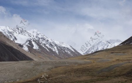 新疆红其拉普口岸雪山图片