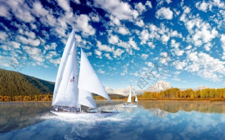 湖水帆船图片