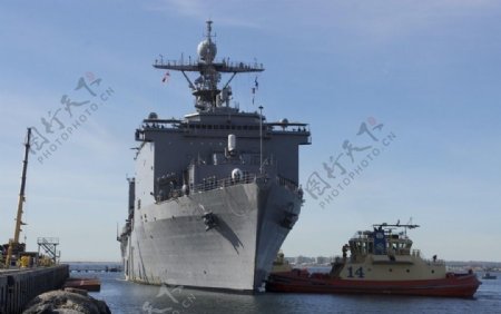 美国两栖船坞登陆舰图片