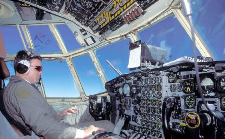 新西兰皇家空军的洛克希德公司的C130大力神编号NZ7005驾驶舱图片