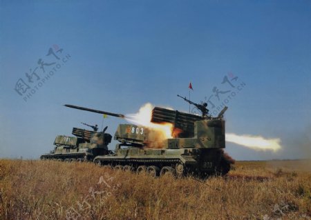PLA火箭炮战车图片