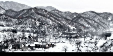 雪后的小村庄图片