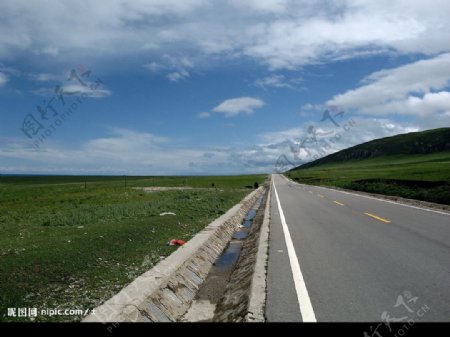 青海湖石乃亥环湖公路图片