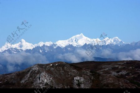 在石卡雪山上拍摄到的梅里雪山图片