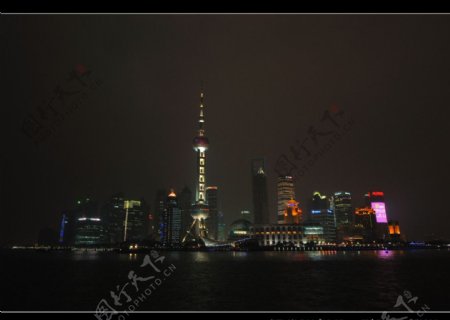 上海黄浦江畔陆家嘴夜景图片