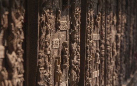 曼德勒的寺院木雕图片