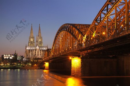 霍亨索伦桥夜景图片