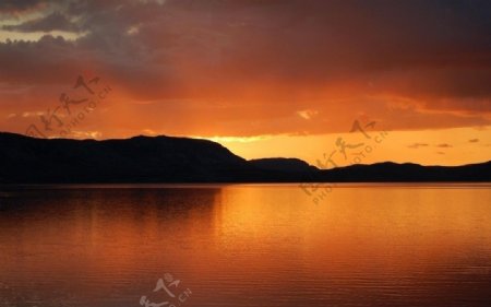 日落湖景图片