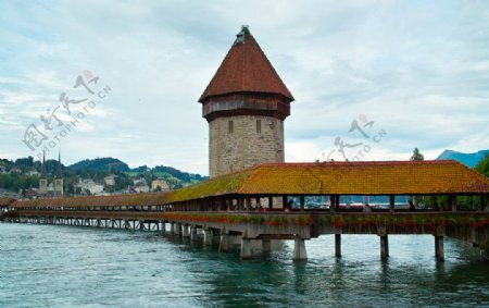 瑞士硫森滨湖小城卡贝尔桥图片
