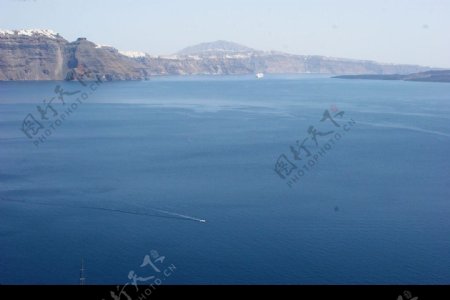 圣托里尼伊亚小镇眺望爱琴海图片