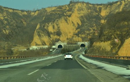 黄土坡的隧道图片