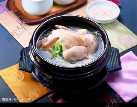 韩国烧烤参鸡汤图片