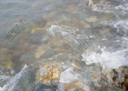 梦幻沙滩鹅卵石图片
