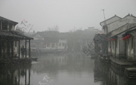 雪中东浦古镇图片