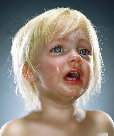 哭泣的孩子图片