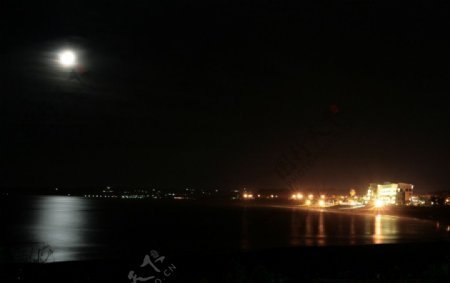 大灣迷人月色图片