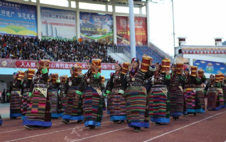 西藏民族服饰图片